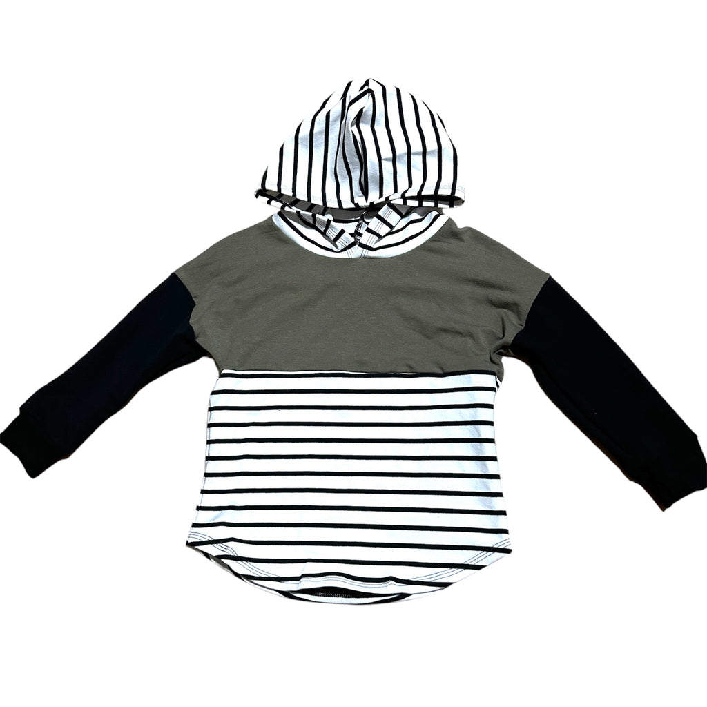 Colourblocked hooded tee size 6/7